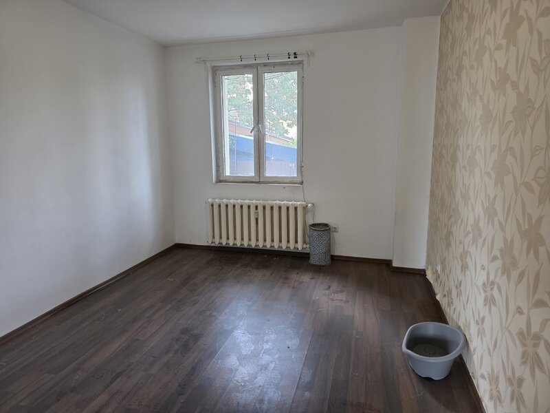 Calea Grivitei, chiar la metrou, bloc stradal, retras din bulevard,