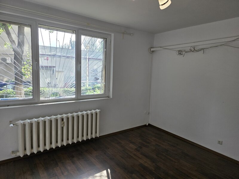 Calea Grivitei, chiar la metrou, bloc stradal, retras din bulevard,