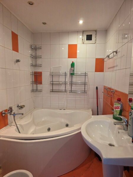 Calea Grivitei, chiar la metrou, bloc stradal, retras din bulevard,