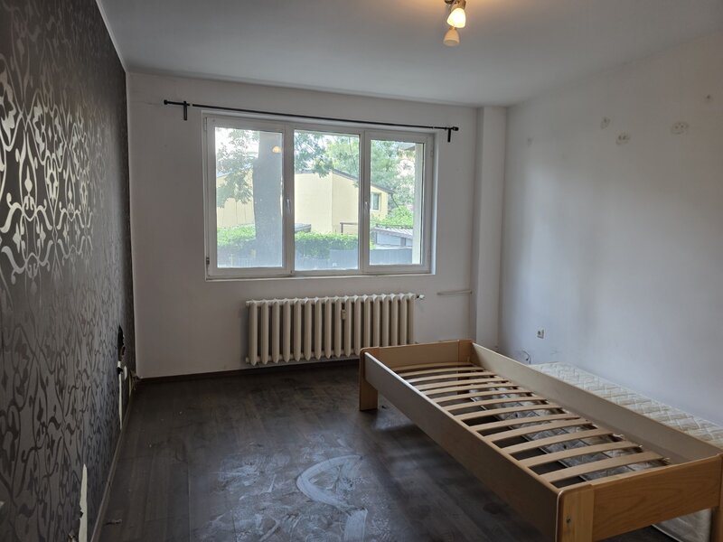 Calea Grivitei, chiar la metrou, bloc stradal, retras din bulevard,