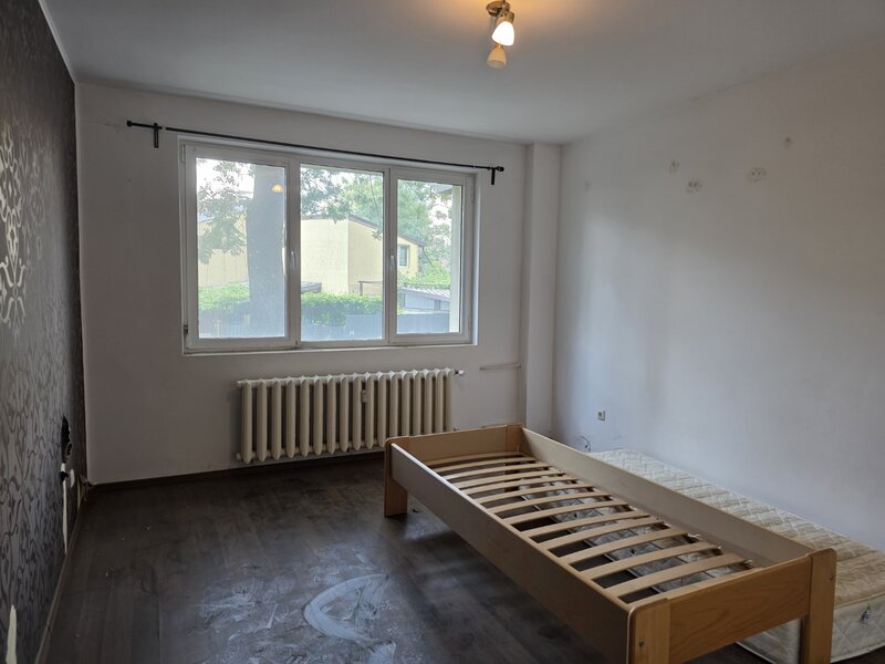 Calea Grivitei, chiar la metrou, bloc stradal, retras din bulevard,