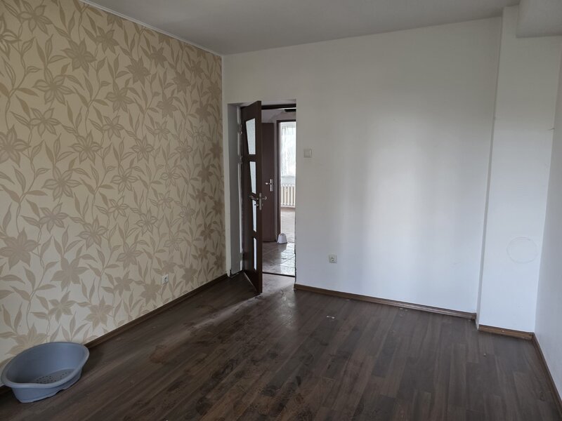 Calea Grivitei, chiar la metrou, bloc stradal, retras din bulevard,